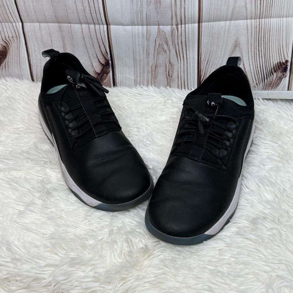 CLOVE  WOMEN'S NIGHT SHIFT COMFORT SHOE BLACK AND WHITE